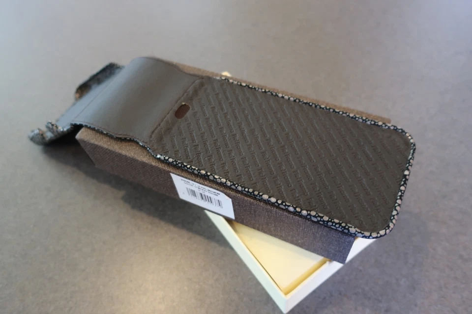 Piel Frama Stingray 棕色 iMagnum 皮革保护壳 适用于 iPhone 16 Pro/iPhone 16 #208 — 第 3/4 张图片