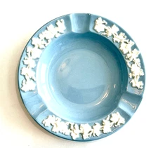 Wedgewood of Etruria Queens Ware Compote Pedestal Dish White Grape Leaf on Blue