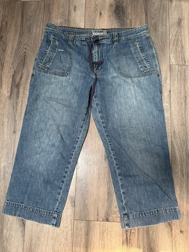 Old Navy Womens 16 Just Below the Waist Capri Blue Jeans Squared Pockets & Draws