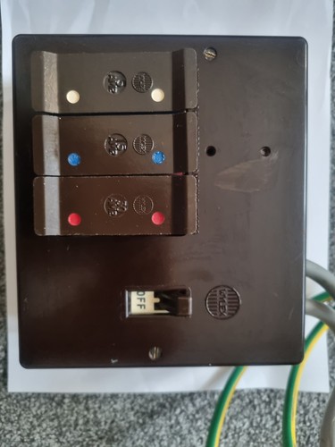 WYLEX 60AMP 3 WEGE WIEDERVERDRAHTBARE CU mit vorgefertigten 16mm Meterschwänzen