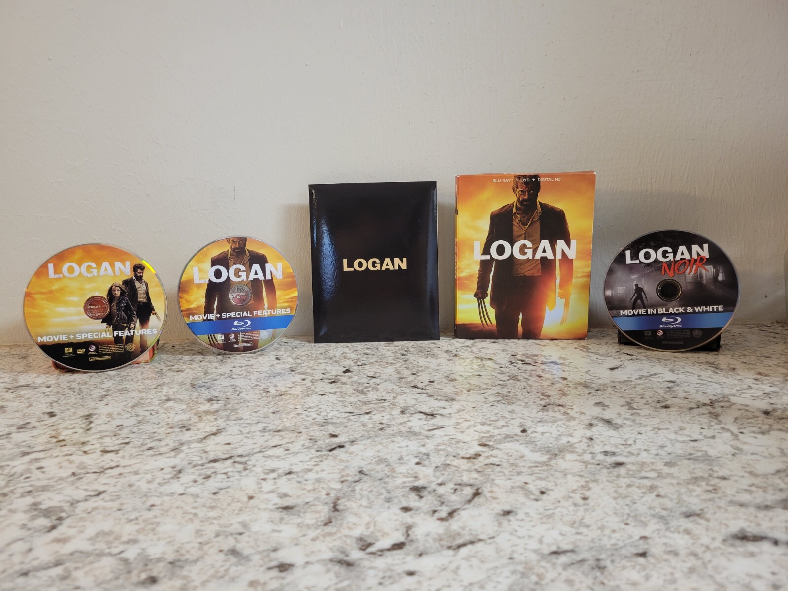Logan  (Blu Ray/DVD) Walmart Exclusive Digibook With 9 Art Cards/ Noir FAST SHIP