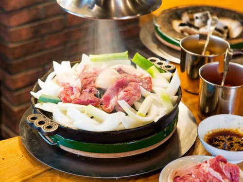 Ikenaga Korean BBQ Plate Genghis Khan Barbecue Plate Grill Pan Griddle 11.4 inch - Picture 3 of 7