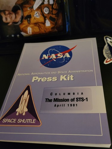 FINAL FRONTIER Columbia sts-1 Space Shuttle Mission Kit (Press Kit) RARE... - Picture 3 of 6