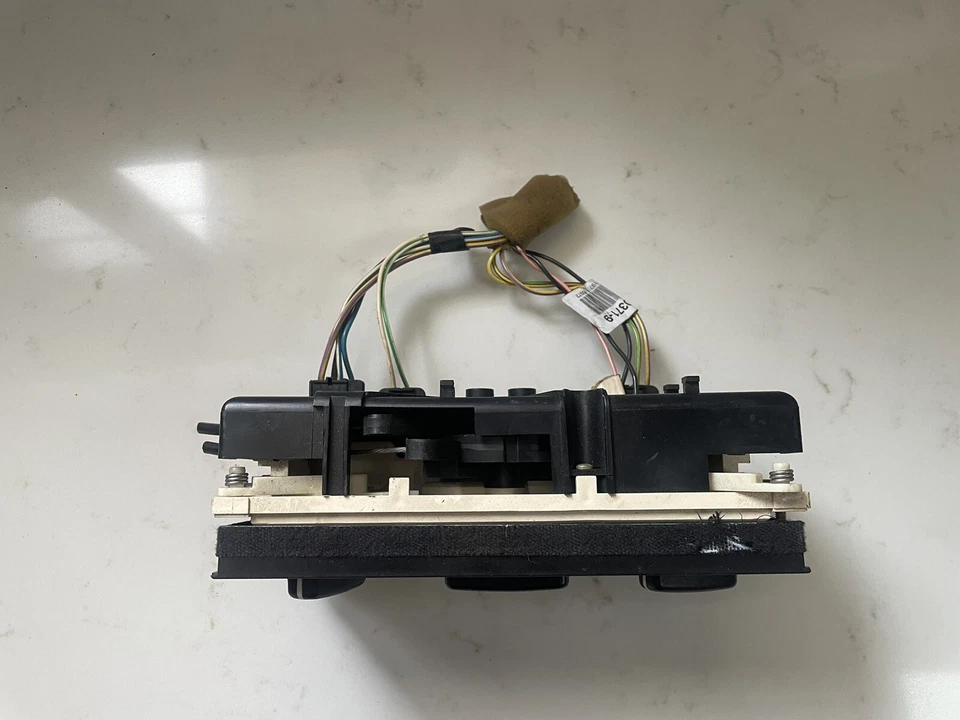 93-97 VOLVO 850 CLIMATE DUAL AUTO HEATER A/C CONTROL PANEL UNIT 9134988 - Image 2 of 4