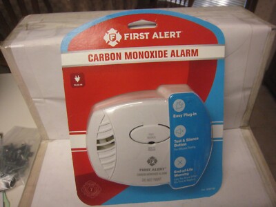 First Alert 1039730 Plug-In Electrochemical Sensor Carbon Monoxide Alarm