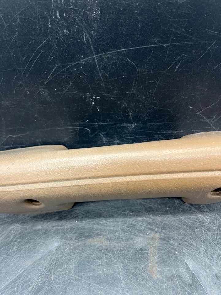 Mazda B2200 serie B 1986-1993 OEM puerta lateral del conductor tirador brazo reposabrazos manija beige Foto 3 de 4