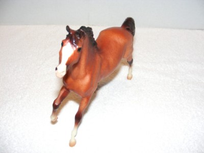 BREYER MOLDING COMPANY TOY CHESTNUT STALLION HORSE WITH FLESH TONE MUZZLE GUC