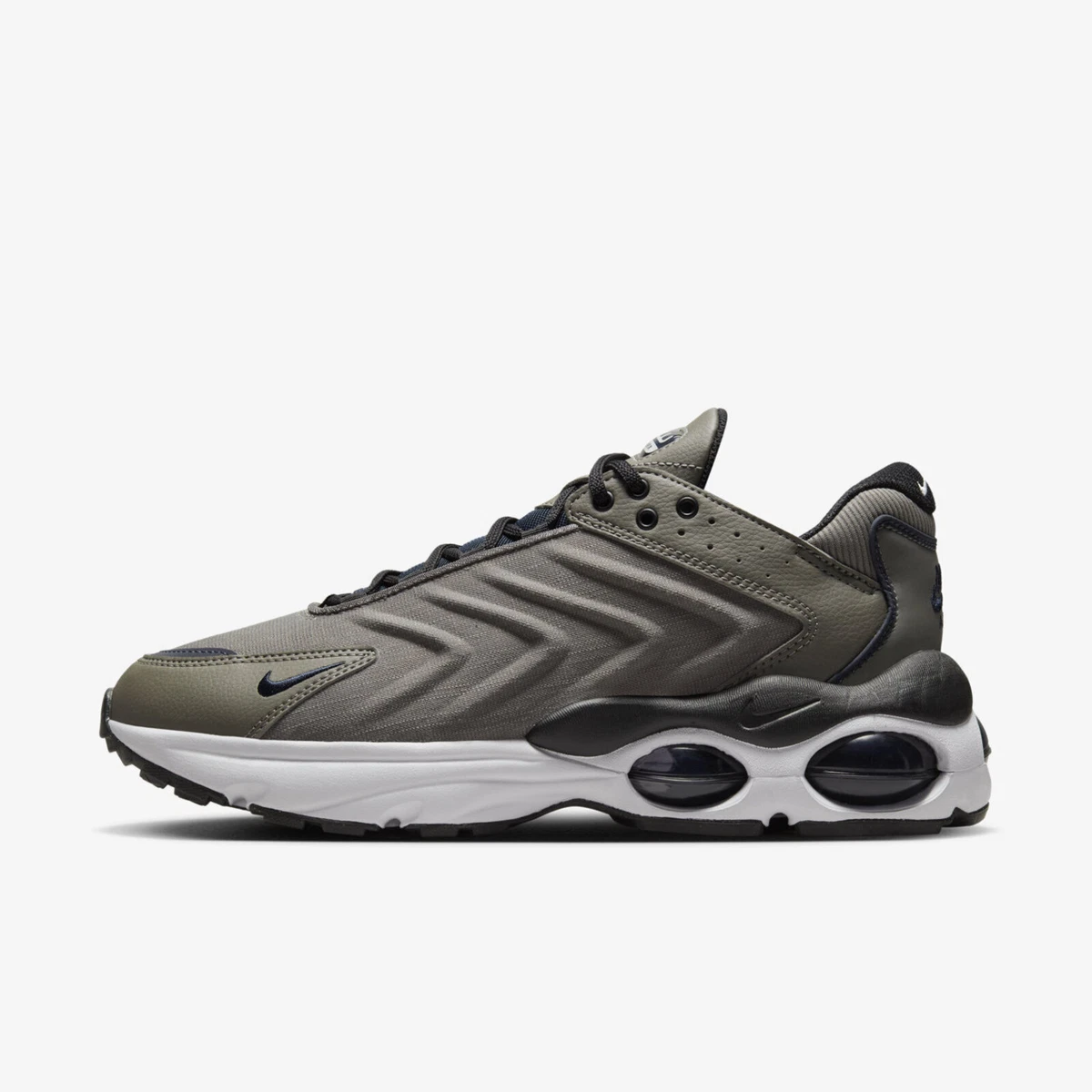 nike flat bottom shoes mens