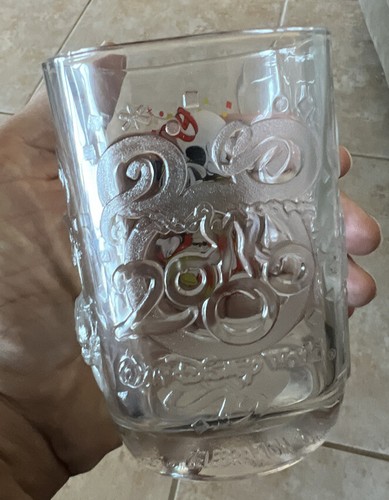 McDonalds Walt Disney World 2000 Mickey Mouse Safari Glass Cup (Animal Kingdom) - Imagen 23 de 23