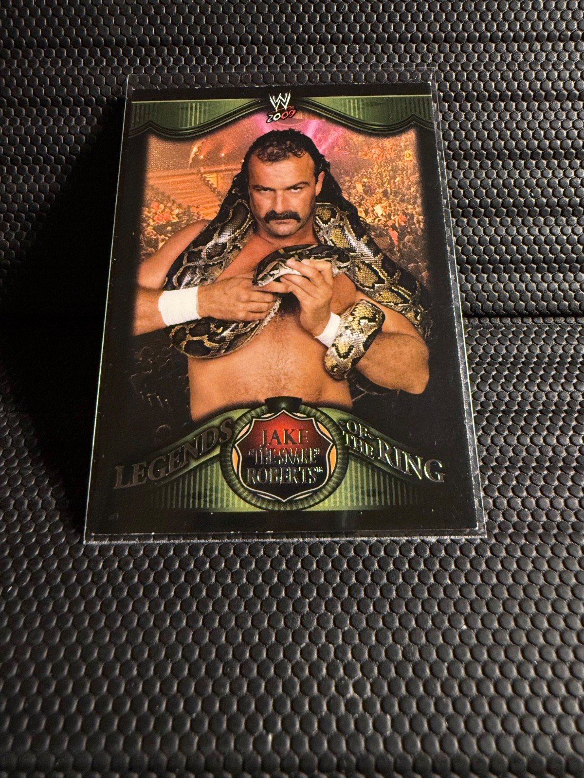 2009 TOPPS WWE CARDS - LEGENDS REIGN OF HONOR TIN LID BONUS PATCH RELIC 🔥PICK🔥