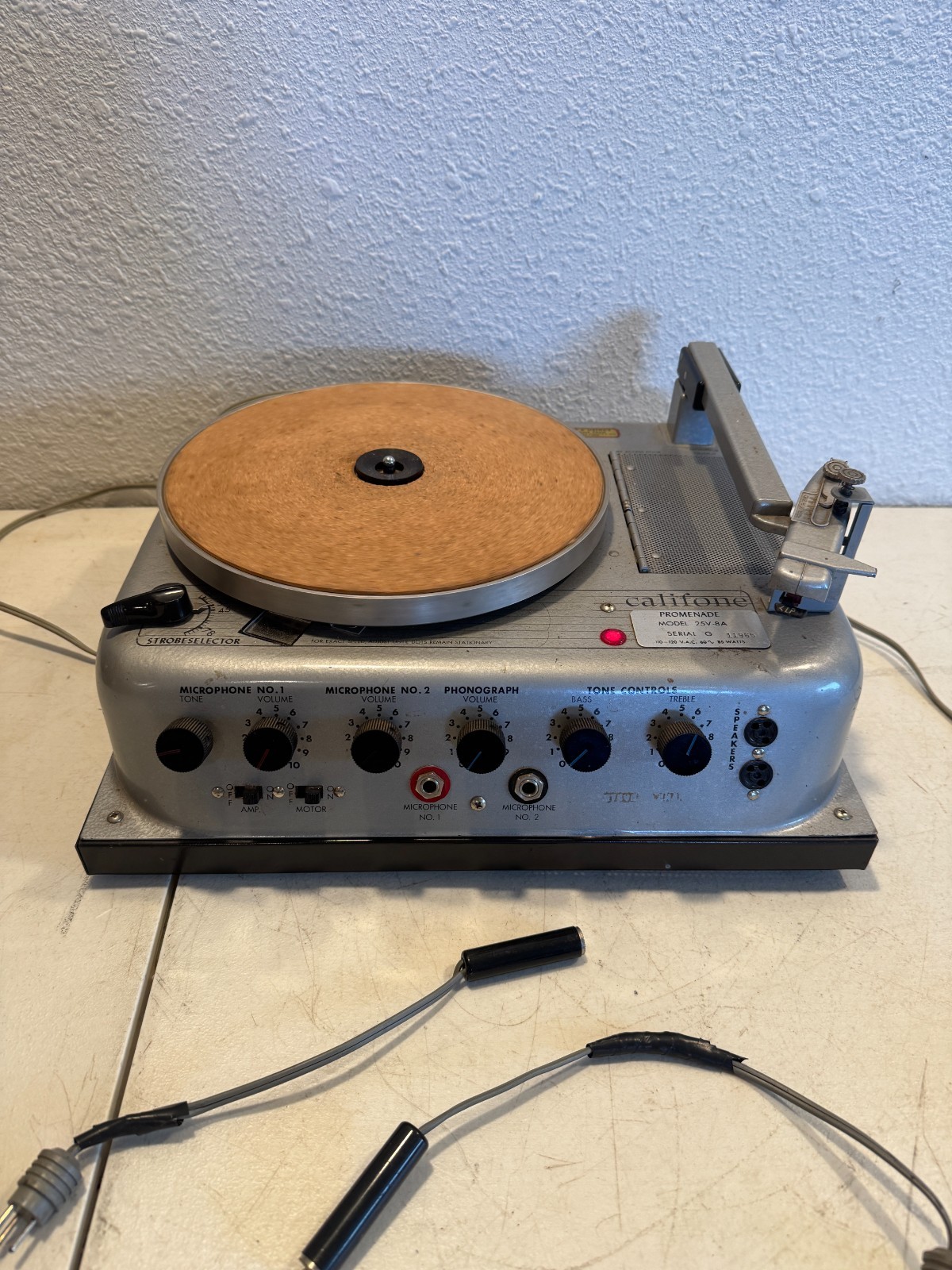 Califone Promenade 25V-8A Portable Record Player Turntable Tube Amp