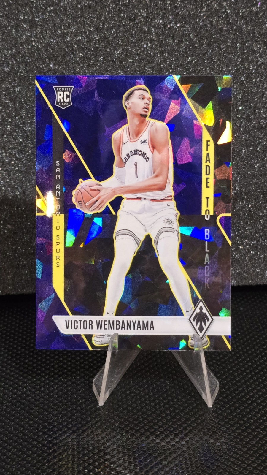 2023-24 Panini Phoenix - Fade to Black Victor Wembanyama #11 Blue Ice (RC)