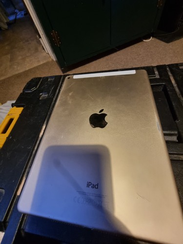 Apple iPad Air 2 64GB, Wi-Fi + Cellular (Unlocked), 9.7in - Silver No Power - Picture 2 of 4