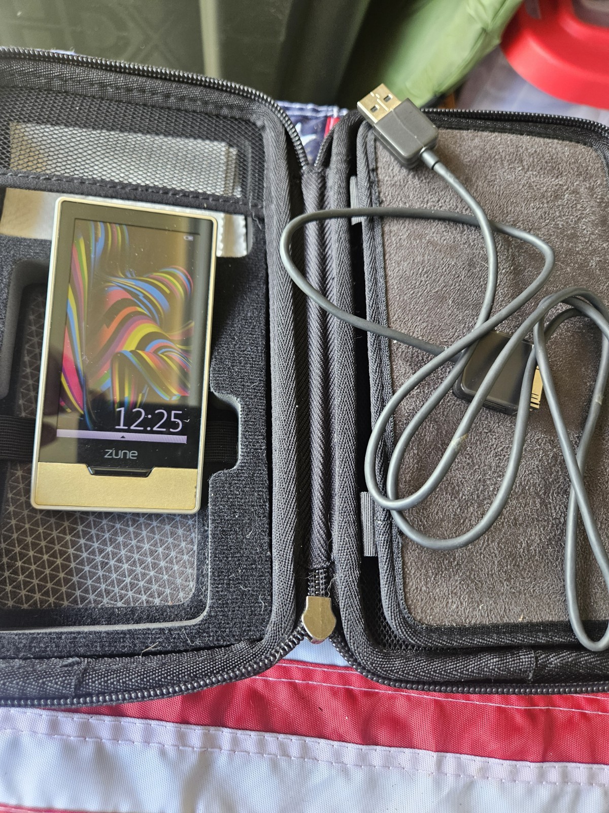 Microsoft Zune HD Platinum 1402 (32 GB) Digital Media Player