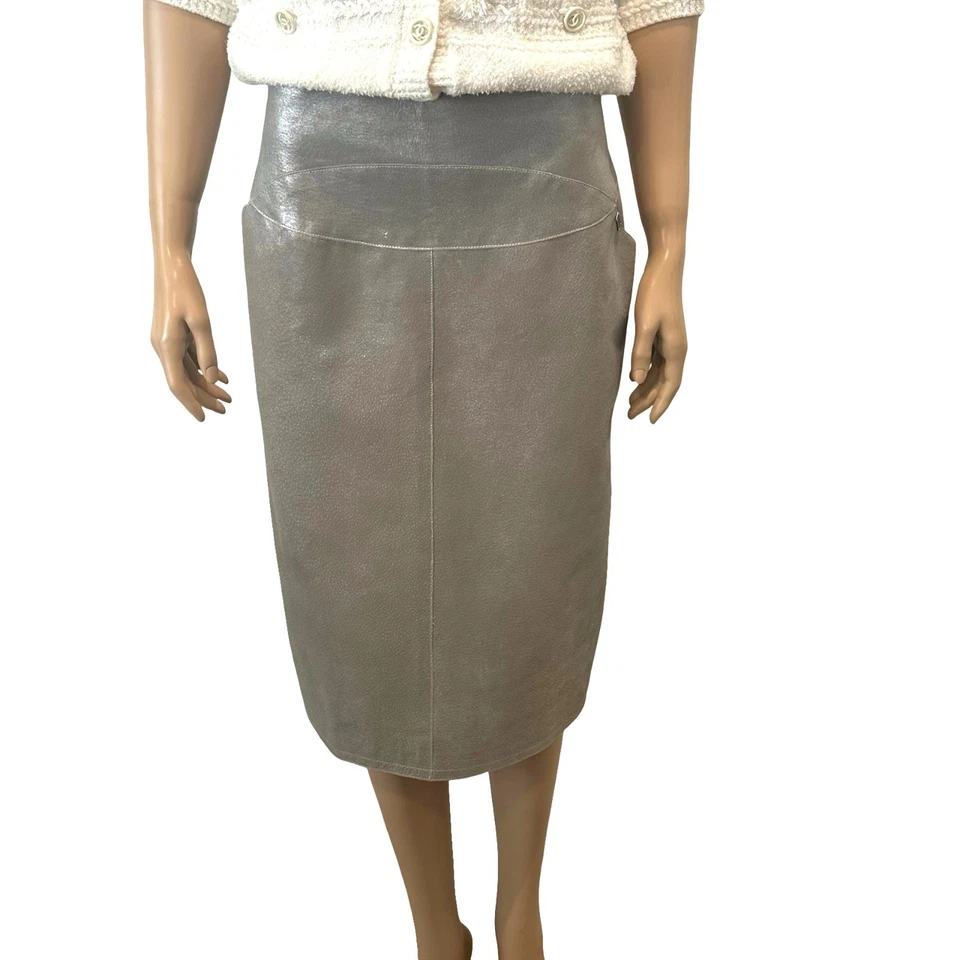 Saia de couro CHANEL prata metálica comprimento do joelho tamanho 48 - Imagem 2 de 4