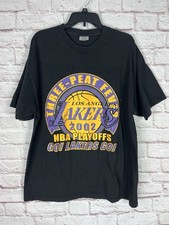 Lakers LA Vintage NBA Finals Champions 3Peat 2002 Kobe Shaq Trophies T Shirt XL