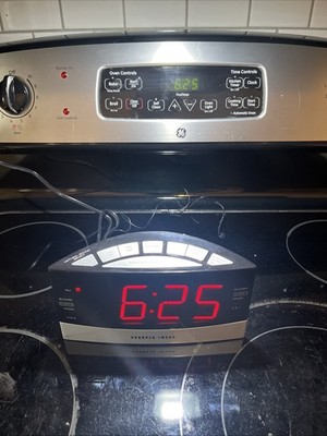 Sharper Image Sound Soother White Noise Alarm Clock Radio W/2 Alarms Works