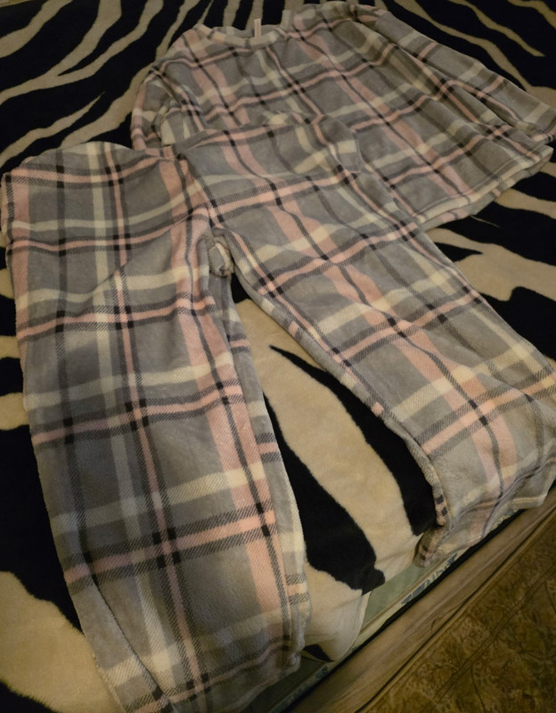Joyspun Girls 2X (18W-20W) Gray/Pink Plaid 2-Pc Lounge Set Long Sleeve