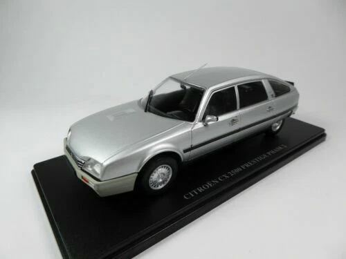 Voitures, camions et fourgons miniatures CX