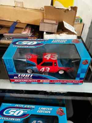 Salvinos Jr Richard Petty 1981 Buick Regal Winner Model Kit - Foto 2