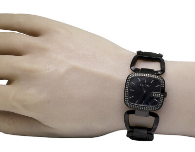 ②【GUCCI（即購入値下げ交渉歓迎）】bodymaker Ladies G-Gucci Black PVD Stainless Steel 30MM Black Dial YA125403