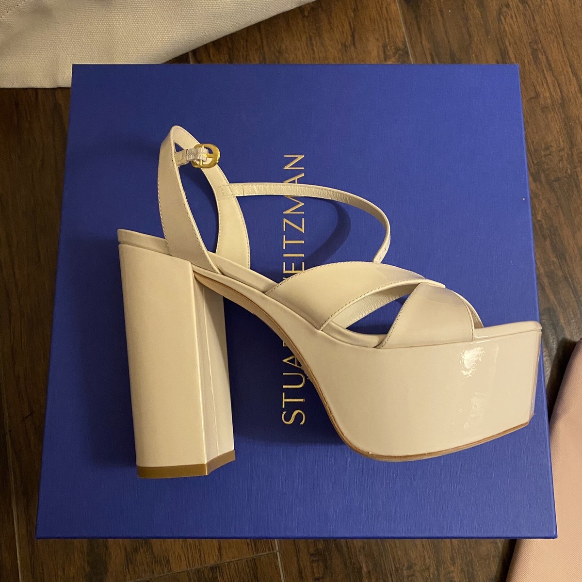 STUART WEITZMAN マイアミ フラットフォム オフントゥ サンタル STUART WEITZMAN マイアミ フラットフォム オフントゥ サンタル