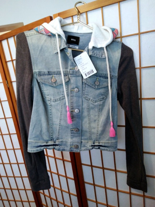 NWT!! BDG JUNIORS GIRLS HOODIE BOHO DENIM JEAN JACKET SIZE S/P CUTE! RETAIL $89