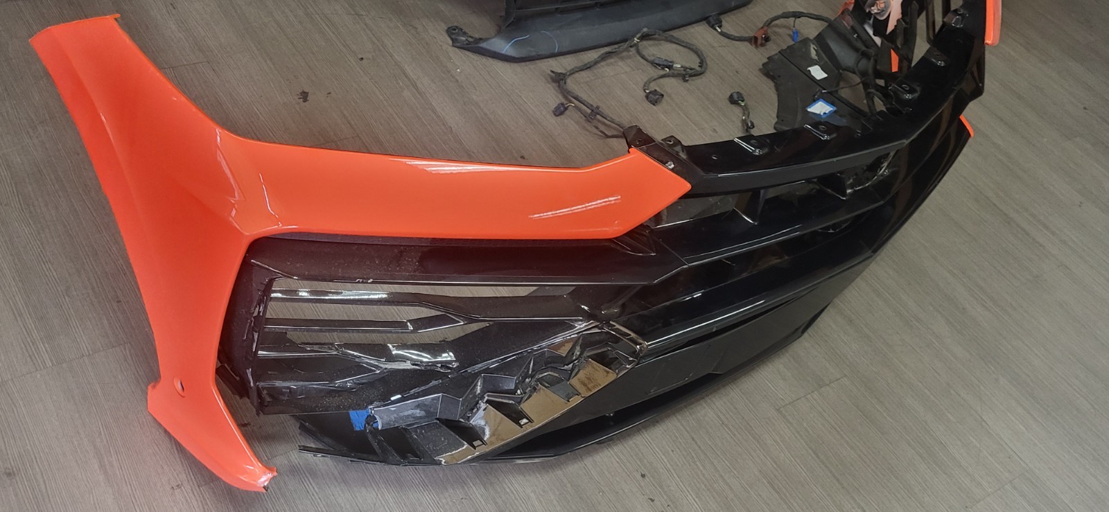 2025-2026 LAMBORGHINI URUS FRONT BUMPER OEM USED *DC10583
