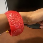 Red vintage  Bakelite Carved Floral Bangle Bracelet Flowers & Plants Theme — photo 3