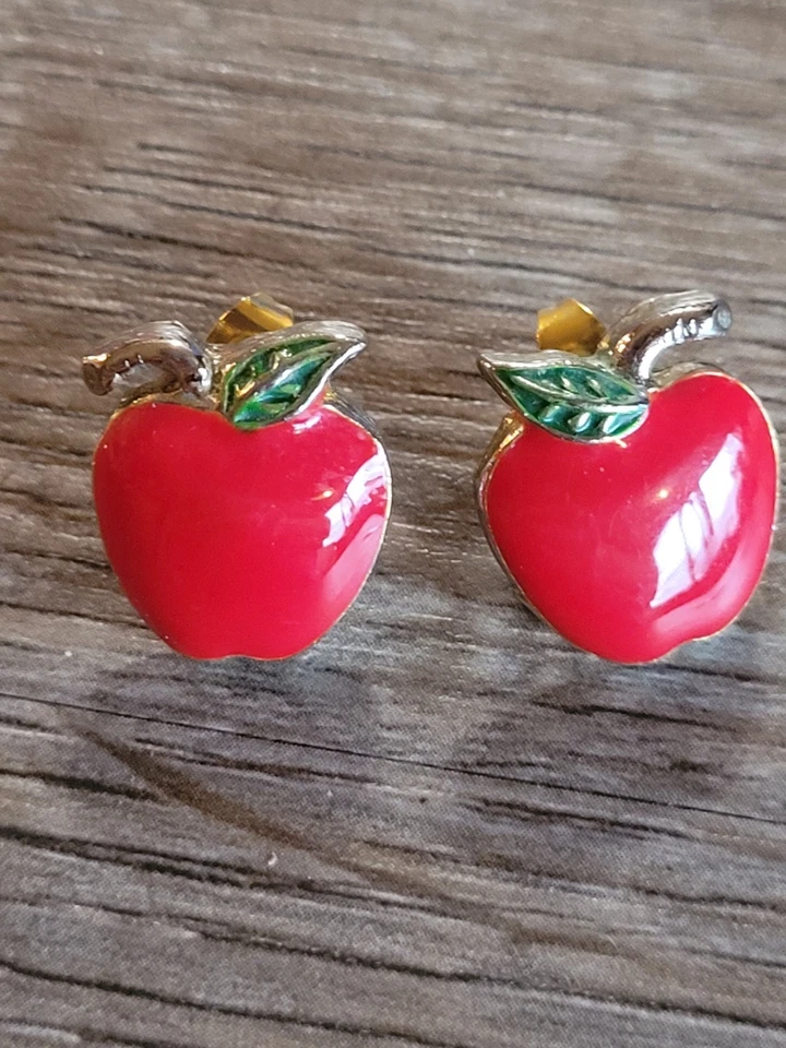 APPLE HARVEST PIERCED EARRINGS  RED ENAMEL GOLD-TONE Vintage Fruit 🍎 - Image 2 of 4