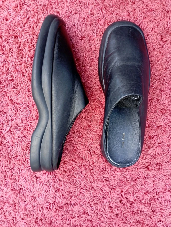 Zuecos y mulas de cuero The Row negros talla 37 Foto 4 de 4