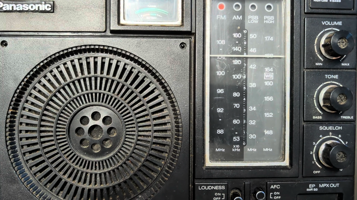 Panasonic RF-940 Portable AM/FM Public Service Band Radio – Made