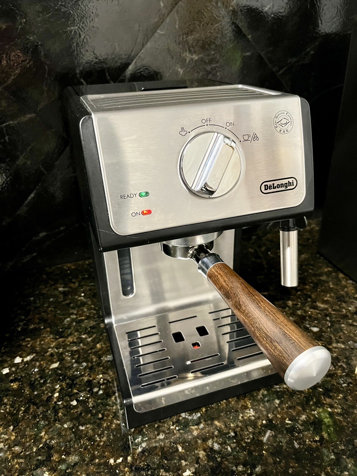 DeLonghi ECP3420 酒吧泵浓缩咖啡和卡布奇诺机,黑色带升级 Toni Martin