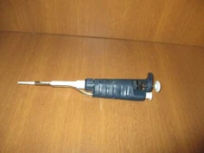 GILSON PIPETMAN P20, 1 CHANNEL PIPETTE, 2-20uL, PART#P-20, USED