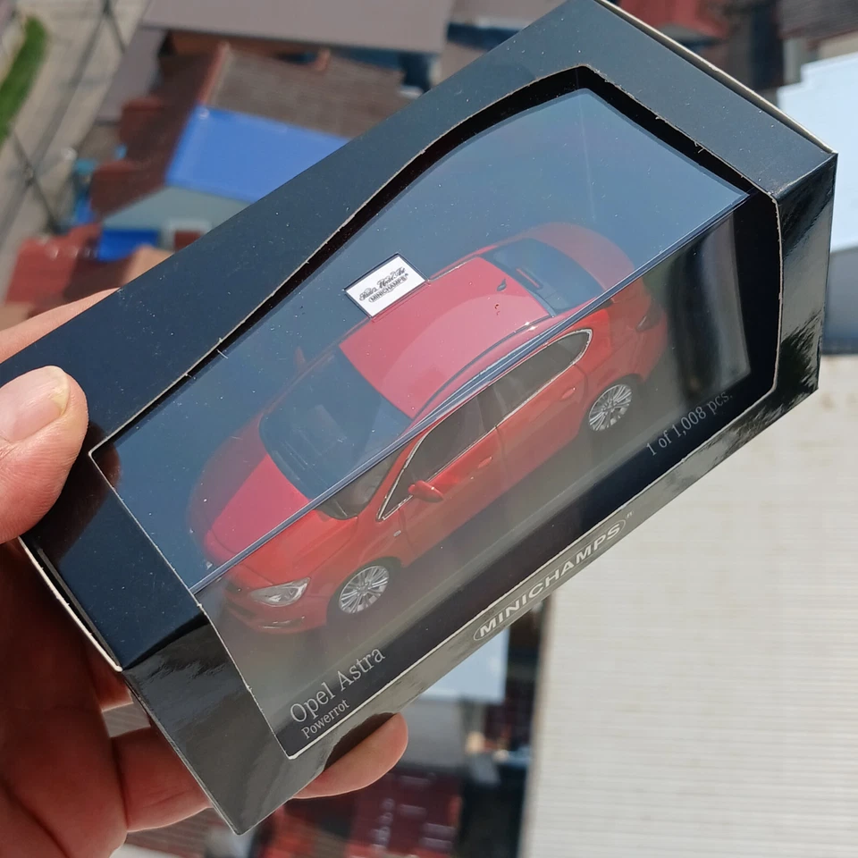 RED OPEL ASTRA - STREET CAR - MINICHAMPS, SCALE 1/43 - 410042001 - TOP - Image 3 of 4