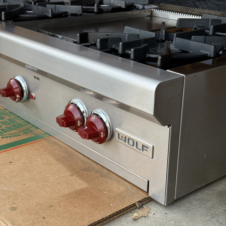 Wolf 48” Range Top - RT486G - 6 quemadores + plancha de acero inoxidable perillas rojas Foto 2 de 4