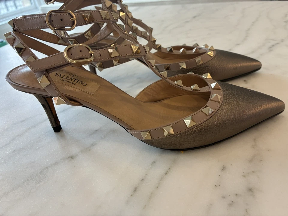 Zapatos de salón Valentino Garavani Rock color sasso Valentino Garavani talla 38 65 mm Foto 2 de 4