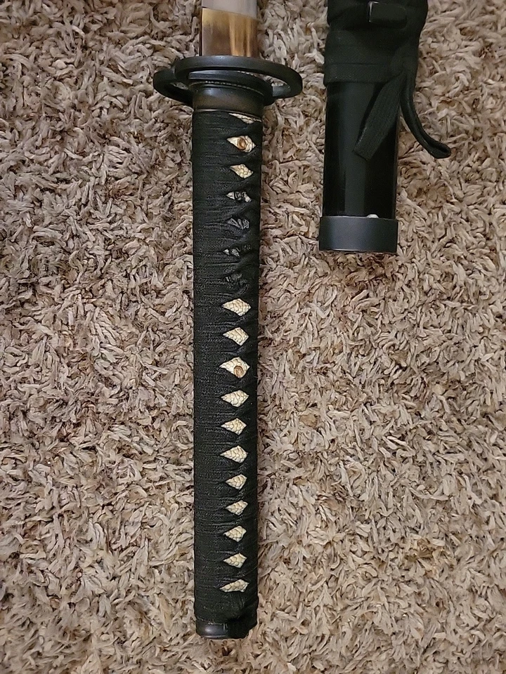 Auténtica Katana Japonesa con Soporte de Exhibición y Auténtico Estuche de Limpieza Foto 3 de 4