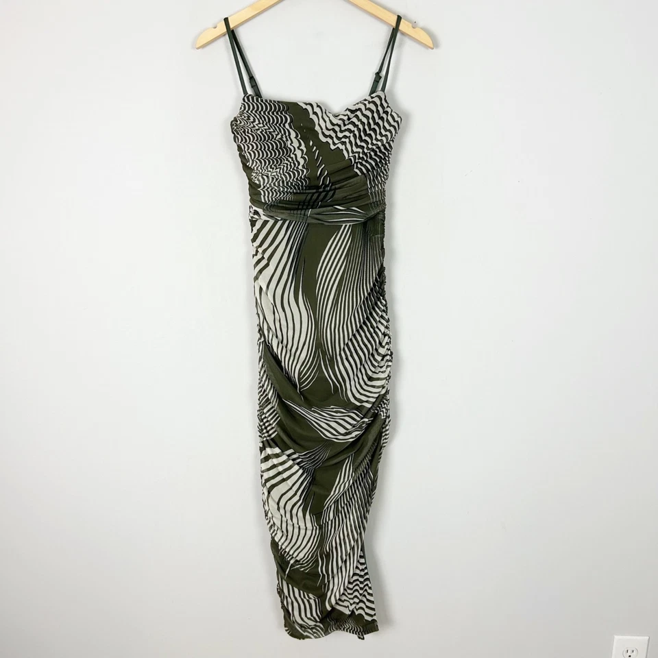 NOVO Vestido Midi Express Olive Estampado Body Contour Ruched Tamanho Pequeno Feminino - Imagem 2 de 4