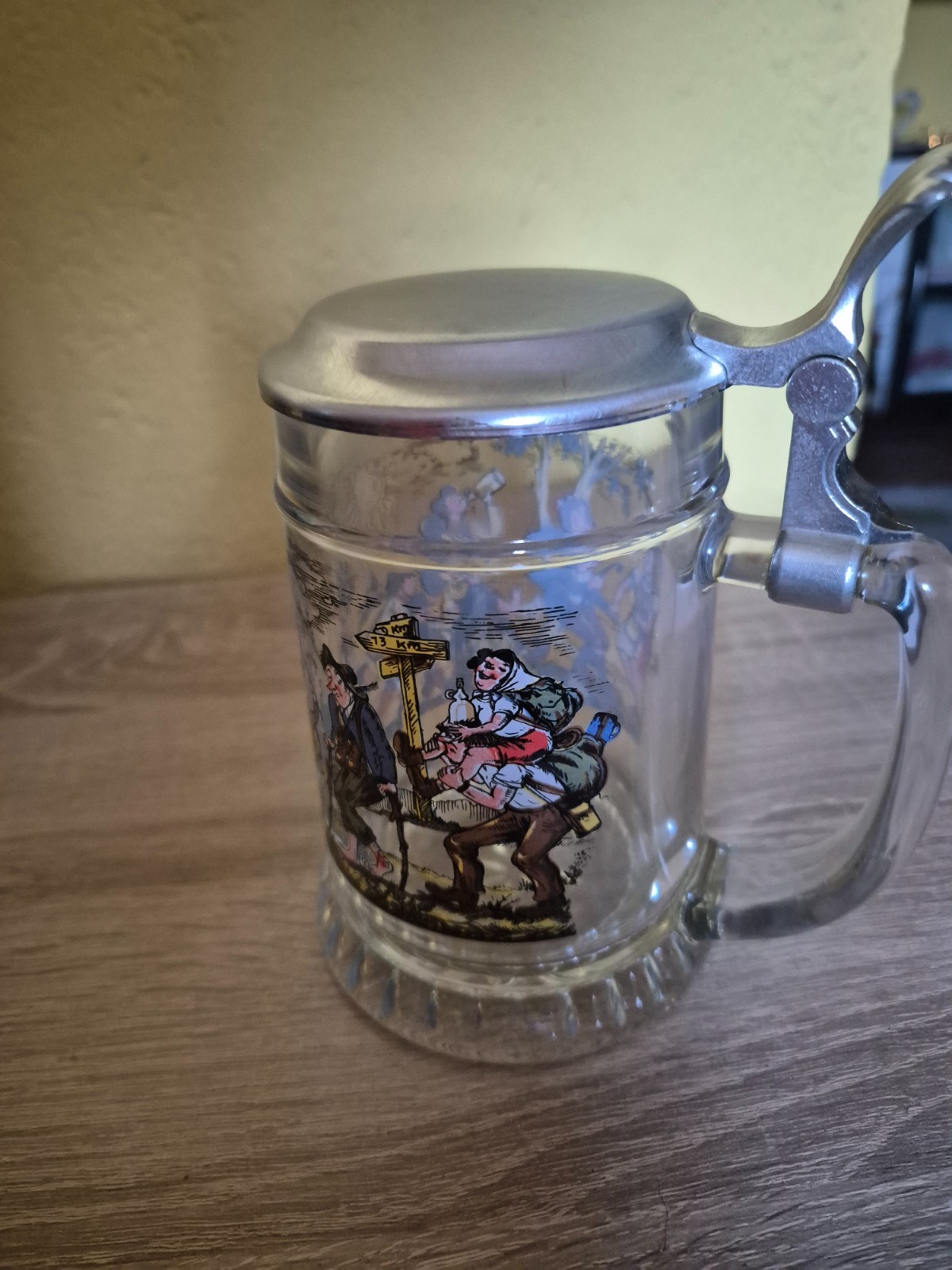 Bierkrug gross aus Glas mit Motiven NEU, Sammlerstück mit schönem bunten Motiv