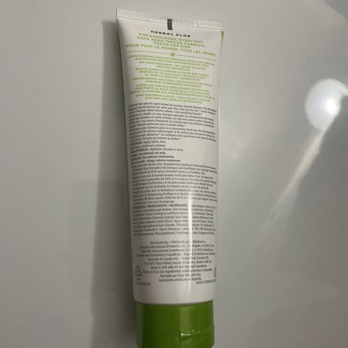 Herbal Aloe Strengthening Shampoo - 第 3/3 張圖片