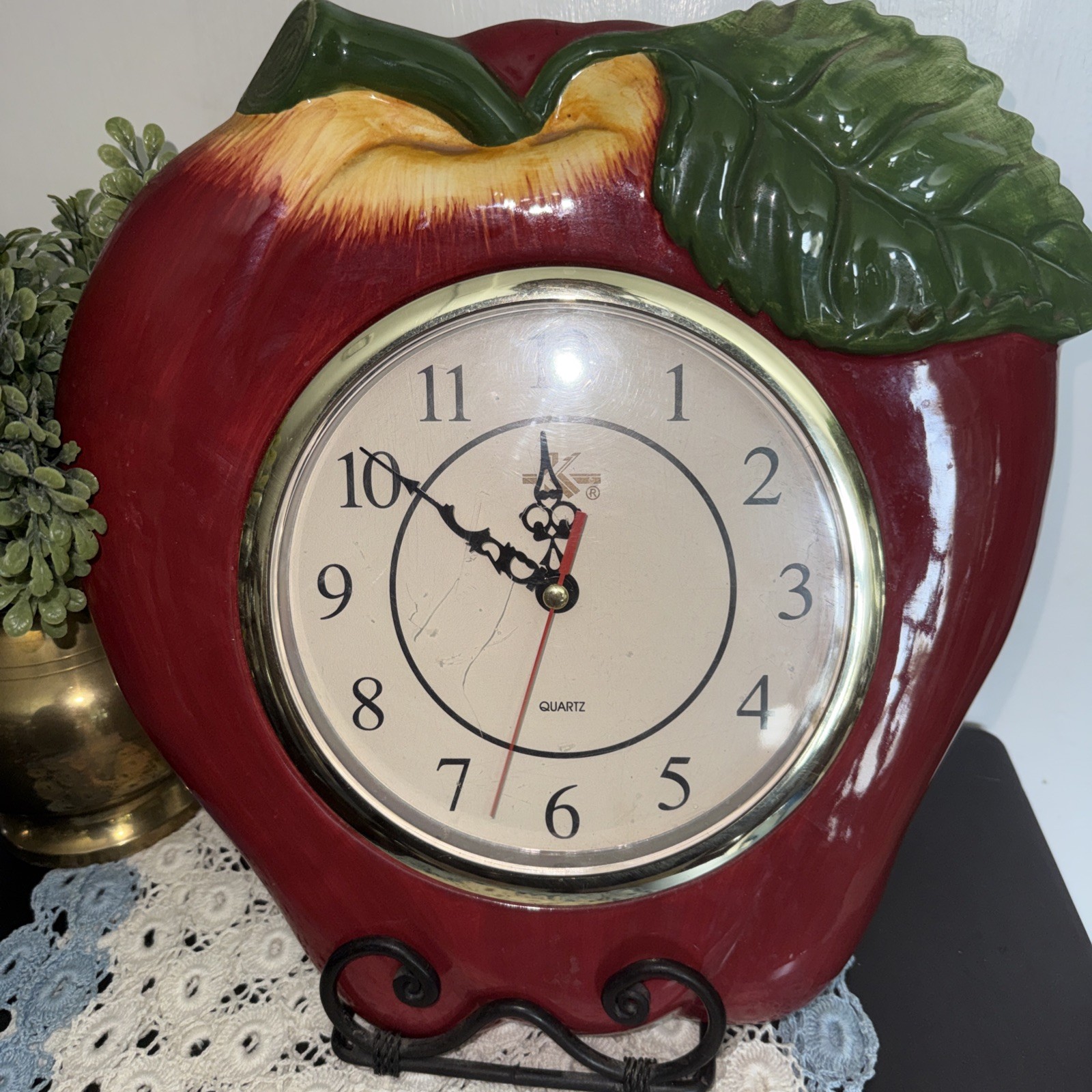 Vintage Mid Mod Acurite Apple Clock Battery Operated 11" tall Ceramic Kitchen