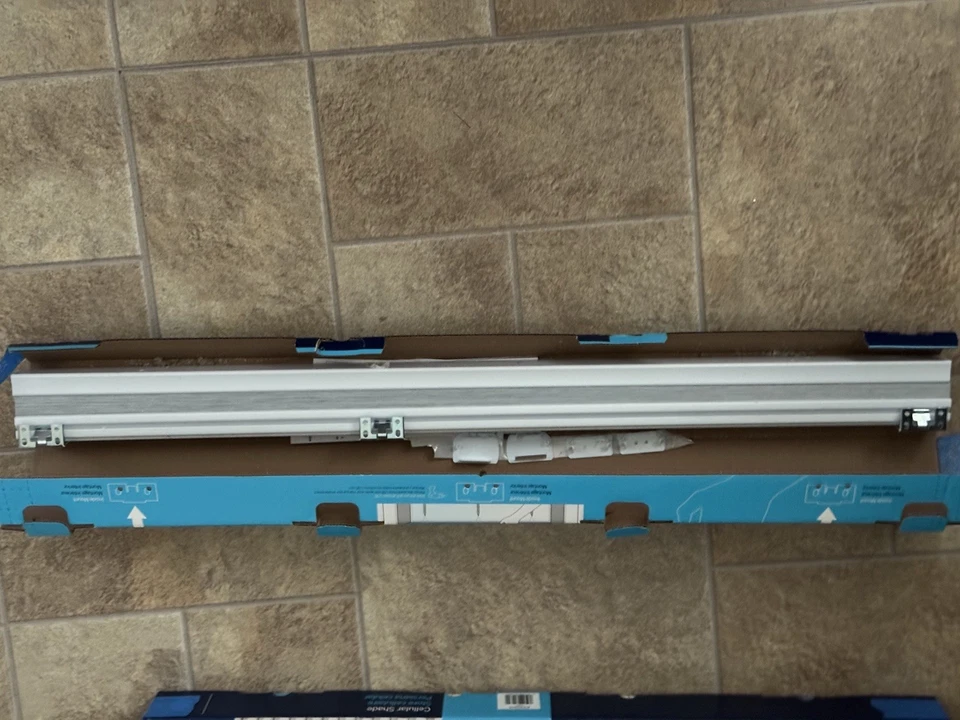 Levolor Cellular Shade - Snow Blackout - Corte personalizado a 39 1/4” W x 72” L Foto 2 de 4