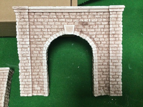 2 X TUNNELS HO OO SCALE -CUT STONE STYLE -single track- Painted SUN3e - Picture 2 of 9
