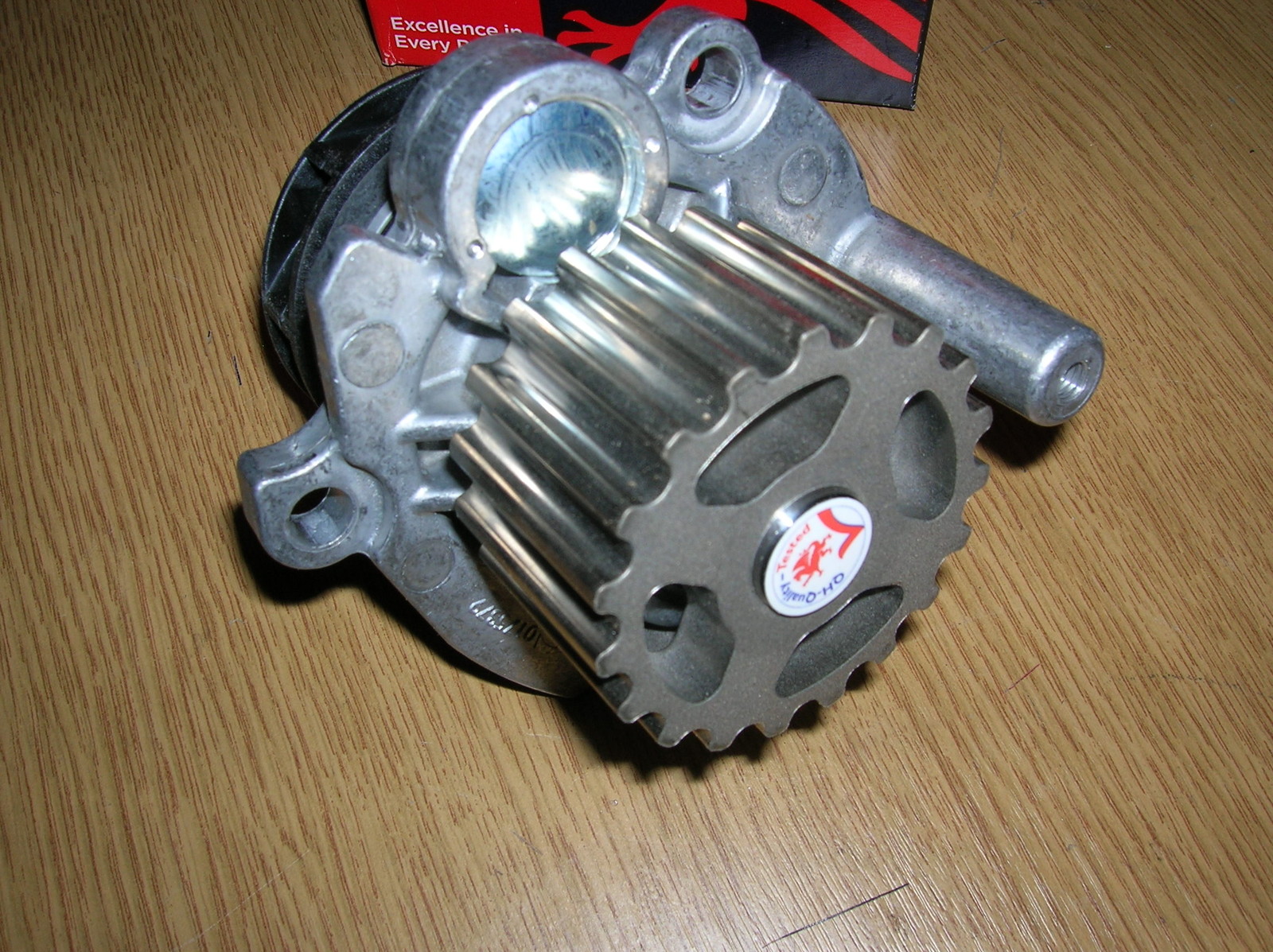 Pompe à eau moteur 1.9 TDI pour réparer fuite de liquide sur Golf 5 et Audi A3