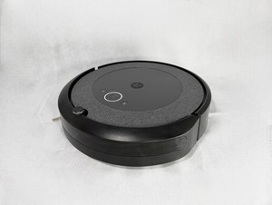 Original iRobot Roomba i3 Saugroboter inkl.  Ersatzteile-Set (offline)