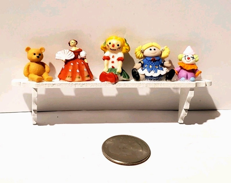 Dollhouse Wooden Wall Shelf Decorated With Vintage Dolls Girl's Room 1/12
