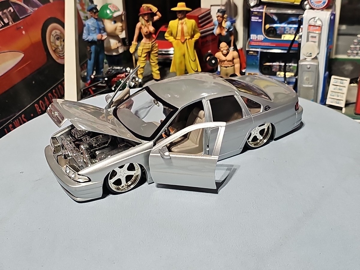 ミニカー DUB CITY Impala VINTAGE Chevrolet Impala SS Jada Dub City Silver w/Flame VERY NICE