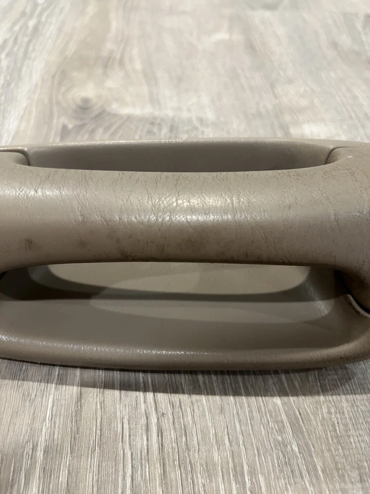 Manija de la puerta delantera derecha del pasajero Toyota Tundra 2002-2006 color tostado Foto 3 de 4