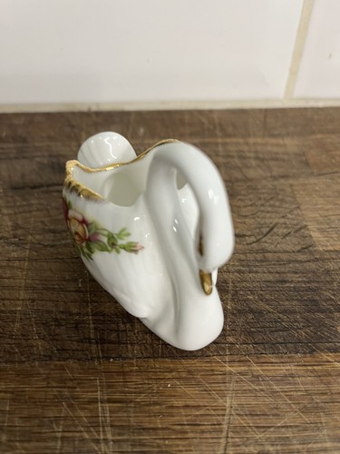 Vintage Royal Albert Old Country Rose Swan Ornament Figurine